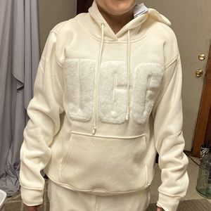 UGG SWEATSUIT NEVER BEEN WORN